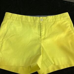 BANANA REPUBLIC HAMPTON FIT YELLO SHORTS SIZE 6 3” hem
